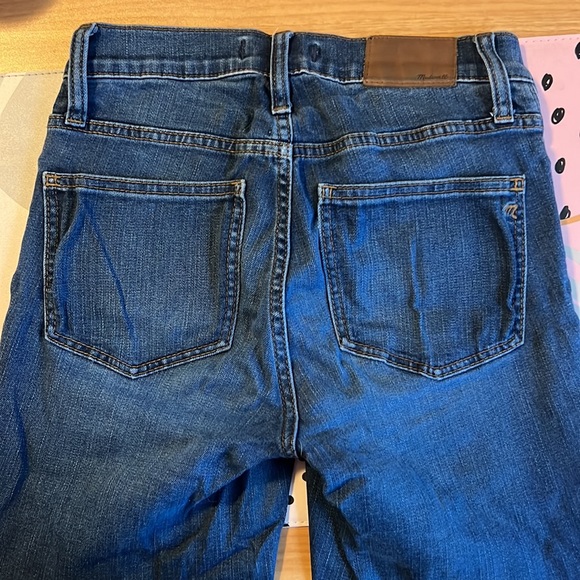 Madewell size 24 9" High-Rise Skinny Jeans, Medium-Dark wash, Used- Good - Picture 4 of 8